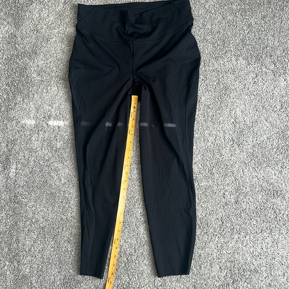 Preowned women’s Wunder train black high rise tight 23” size 12